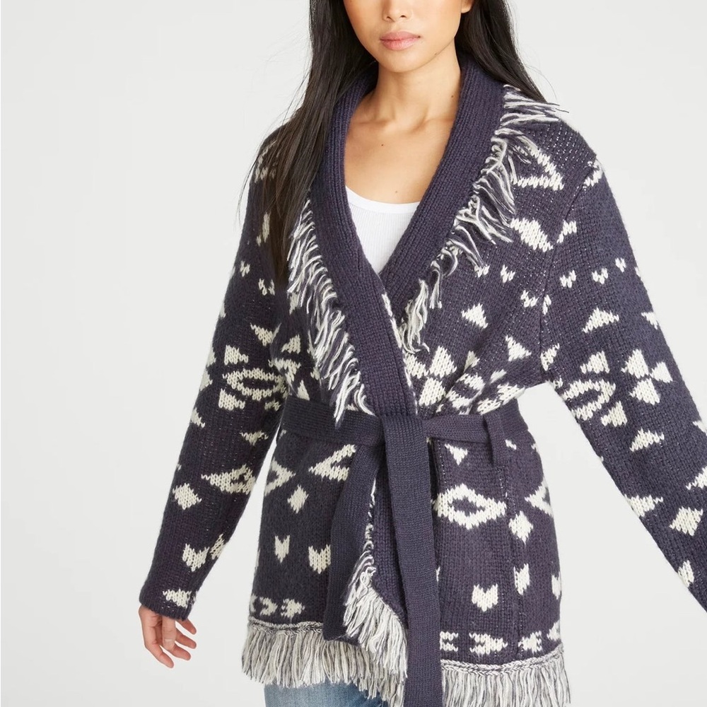 BRADYN WRAP SWEATER NAVY
Driftwood Jeans
SKU: 3GUNT010351